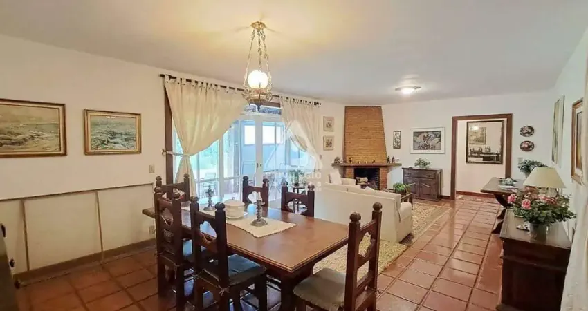 Casa linear | 4 quartos | 3 suites | terreno plano | village itaipava