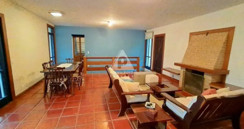 Casa duplex | itaipava | piscina | village itaipava | 4 quartos | suite