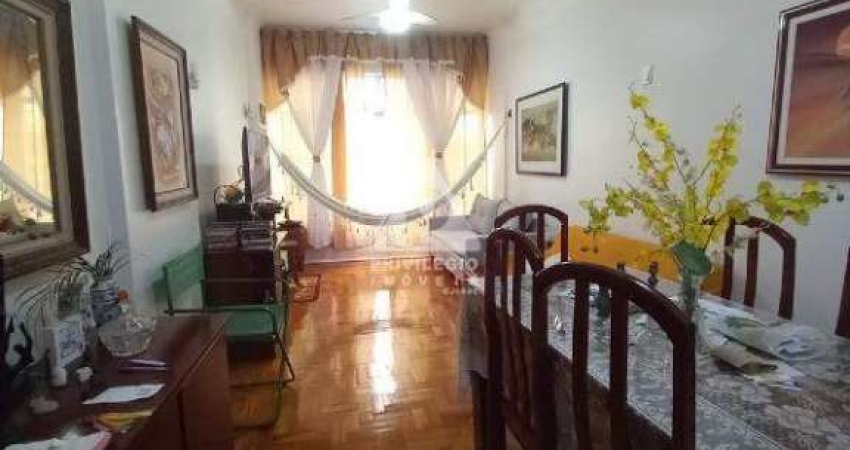 Excelente apartamento de dois quartos amplos repletos de armários embutidos