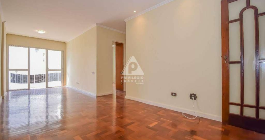 Apartamento de 2 Quartos com varanda e vaga à venda na Glória
