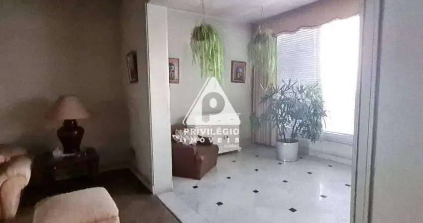 Excelente apartamento de 4 quartos, 1 suíte, 2 banheiros, 1 vaga, andar alto com vista na Pr. do Flamengo.