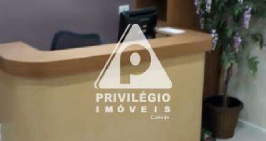 Sala comercial, reformada com vaga na Glória