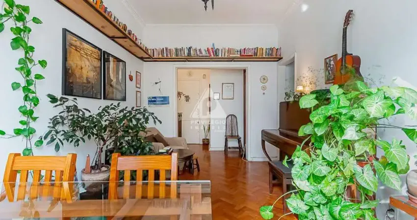 Apartamento silencioso de 2 quartos, 1 banheiro, 64 m2 em Botafogo.