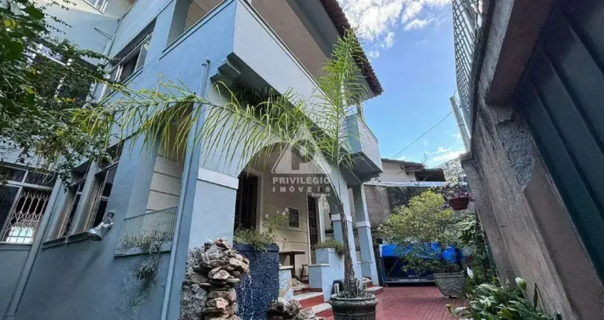 Casa de rua à venda, 4 quartos, 3 vagas, Santa Teresa - RIO DE JANEIRO/RJ