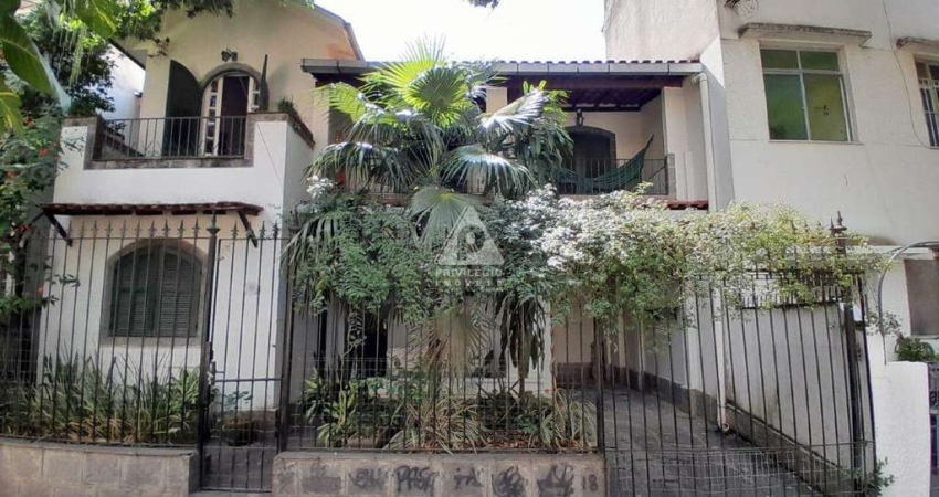 Casa Duplex [Tipo Urca] com 165m² - Com 4 Quartos (Todos Com Varanda); 2 Suite; Vaga.