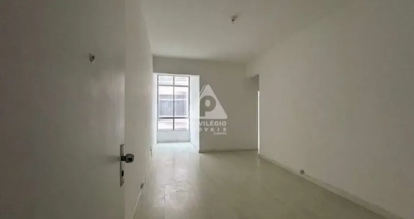 Amplo apartamento na glória, ambiente familiar, 2 quartos com dependência completa e portaria 24 horas