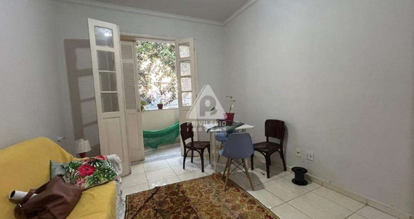 APARTAMENTO 2 QUARTOS COM DEPENDENCIA COMPLETA, PRÉDIO FAMILIAR NO CATETE