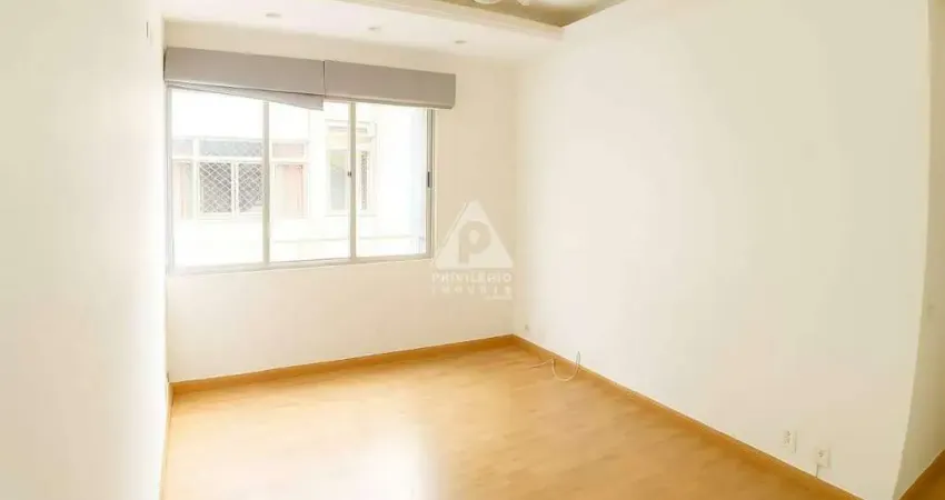 Apartamento reformado de 2 quartos à venda na glória, com 86m²