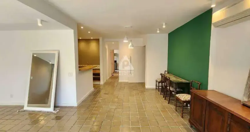 Apartamento 3 quartos (1 suíte) reformada assinada por arquiteto no bairro do cosme velho