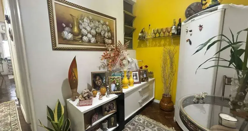 Kitinet com saleta e quarto, pronto pra morar, no coração do Catete