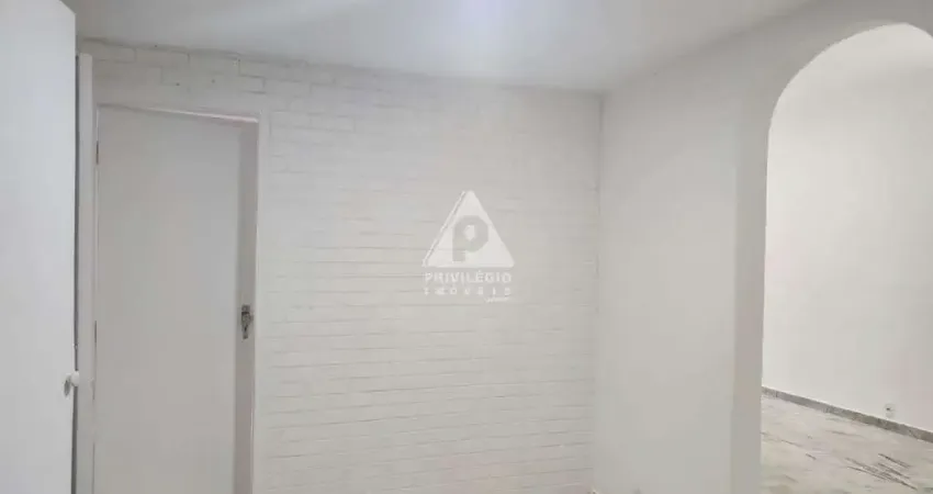 Vilégio imóveis vende espaçoso apartamento na tijuca, de 120m², 3 quartos, sendo 1 suíte e vaga de garagem