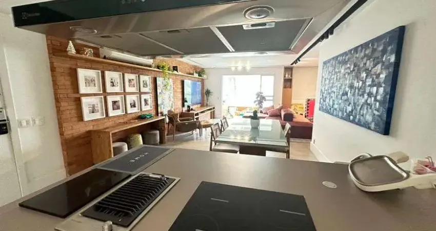 Apartamento para venda tem 160 metros quadrados com 4 quartos