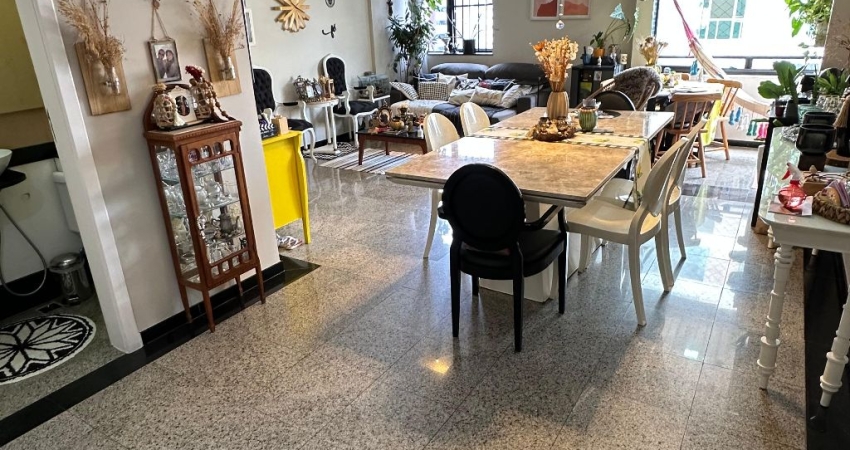 Apartamento a venda 4/4 sendo 3 suítes + dependência na Pituba