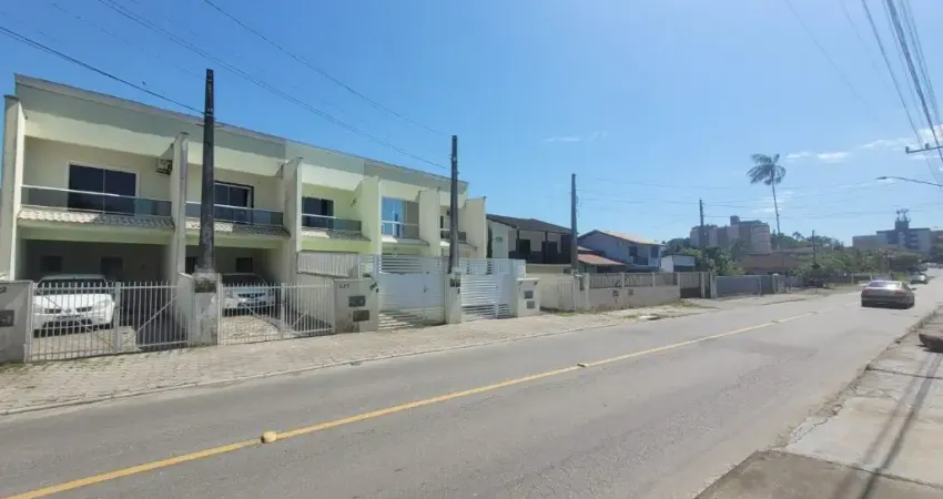Sobrado geminado com 2 quartos à venda no bairro Floresta