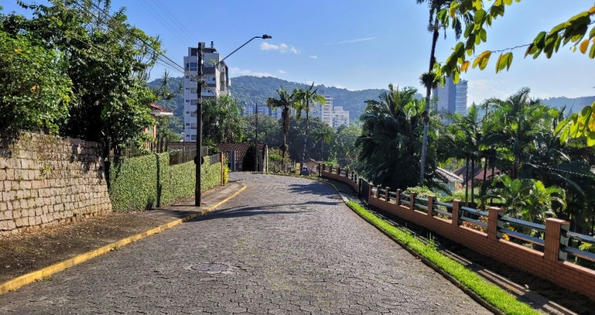 Terreno residencial com 996,11m² à venda no bairro Atiradores