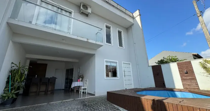 Sobrado geminado com 1 suíte com closet mais 1 quarto à venda no bairro  Floresta