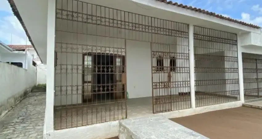 Linda casa no cristo  com 03 quartos sendo 05 suítes e 05 vagas de garagem
