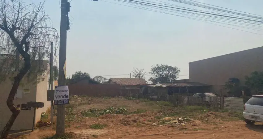 Terreno na av comercial na frente do supermercado mister junior