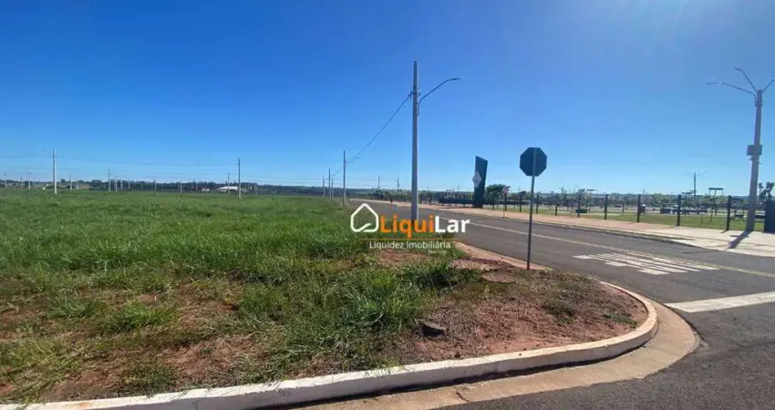 Terreno de Esquina à Venda no Villaggio Santa Inês com 403 m² de Frente para a Praça e Alto Potencial de Valorização