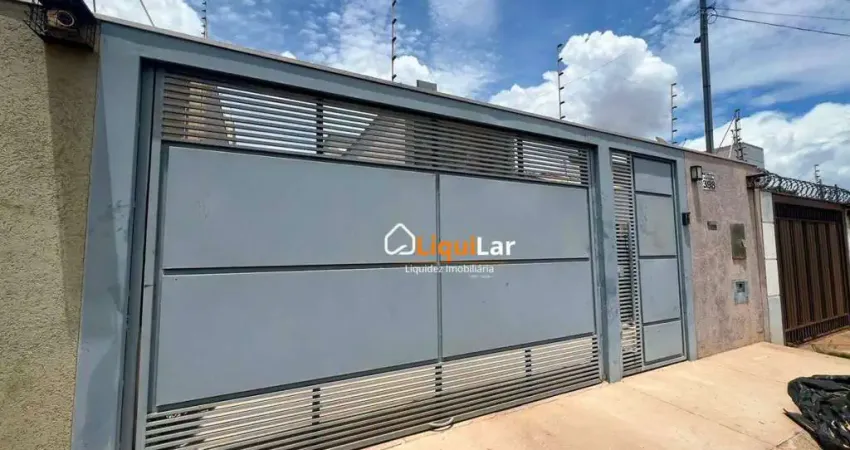 Casa à venda no Bairro Rita Vieira, imóvel com localização privilegiada e riquíssimo em armários planejados,