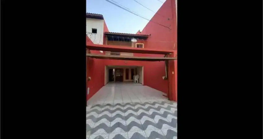 Casa para venda possui 174 metros quadrados com 4 quartos em Montese - Fortaleza - Ceará