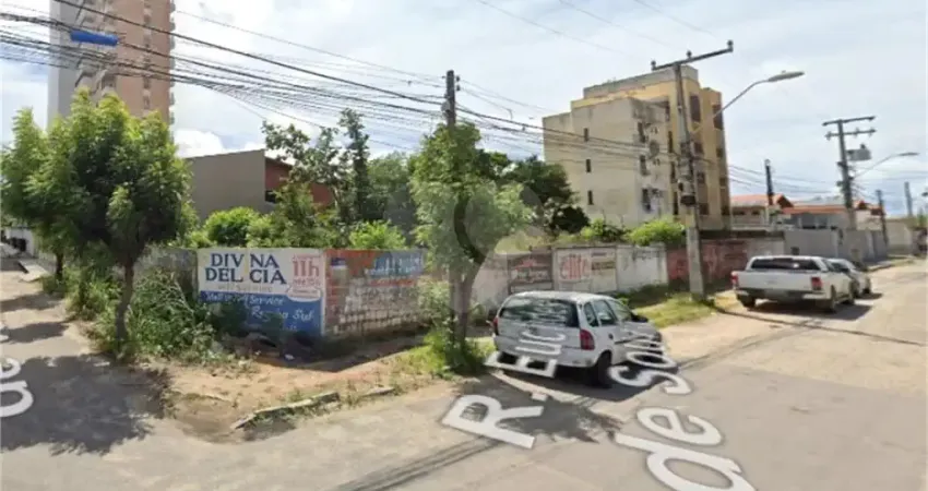 Terreno à venda na Rua Ministro Abner de Vasconcelos, 50, Sapiranga, Fortaleza