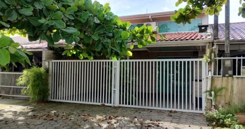 Casa com 3 quartos à venda na Rua Barão do Cerro Azul, Brejatuba, Guaratuba