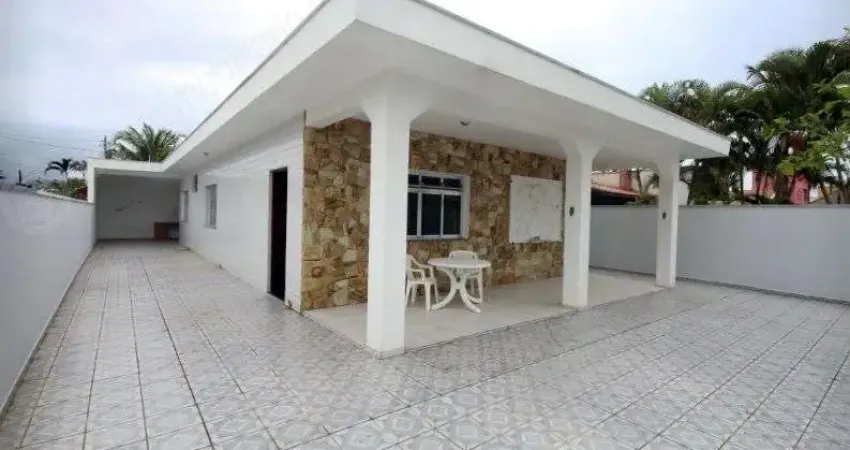 Casa com 4 dormitórios para venda no bairro Grandesp em Itanhaém.