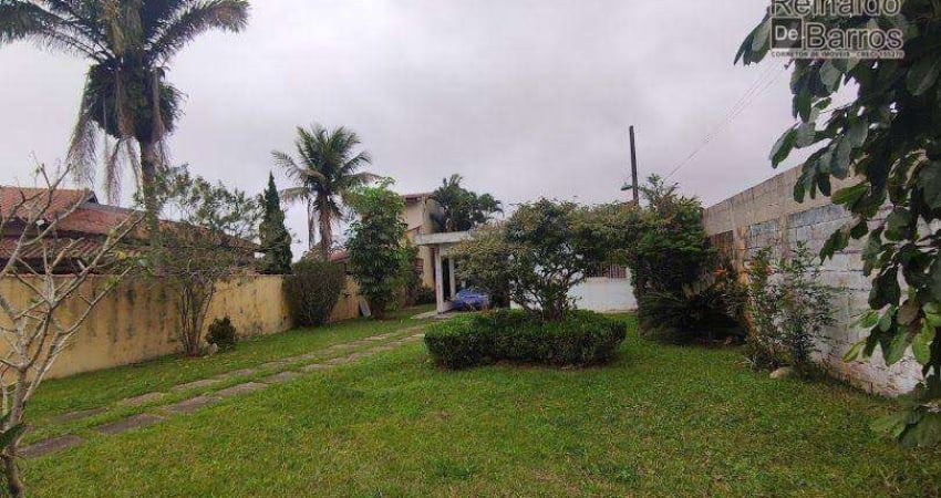 Casa 2 dormitórios com 450 m²³ terreno a 400 mts da praia .