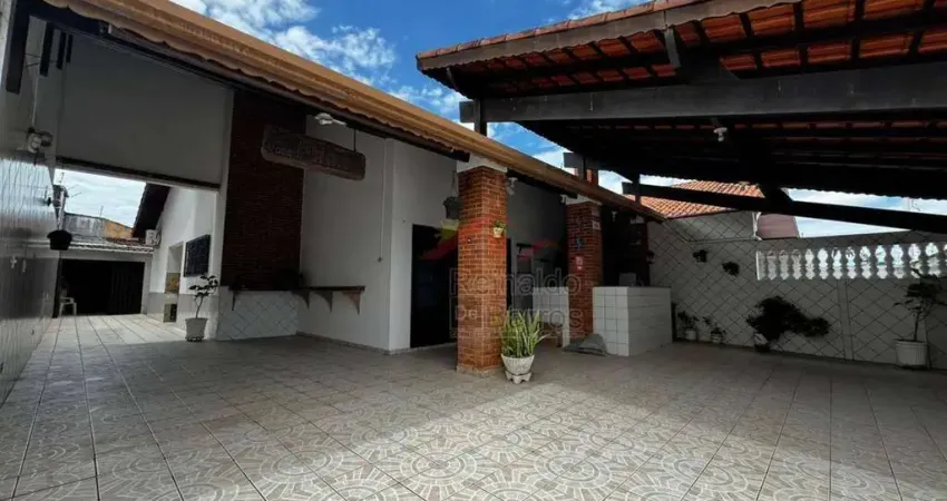 Casa com 2 dormitórios com edícula a poucos metros da praia em itanhaém , suarão !