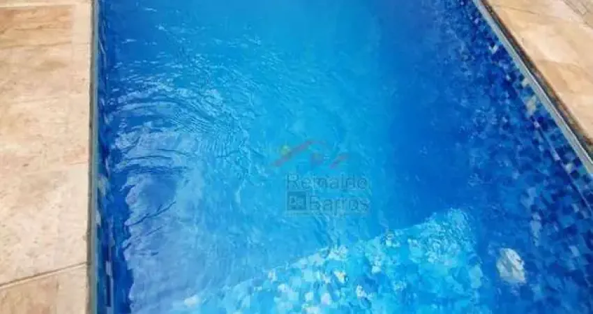 Casa térrea aconchegante com 2 dormitórios e 2 vagas em jardim suarão, itanhaém-sp.