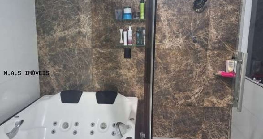 Sobrado para Venda em Curitiba, Sítio Cercado, 3 dormitórios, 1 suíte, 3 banheiros, 3 vagas
