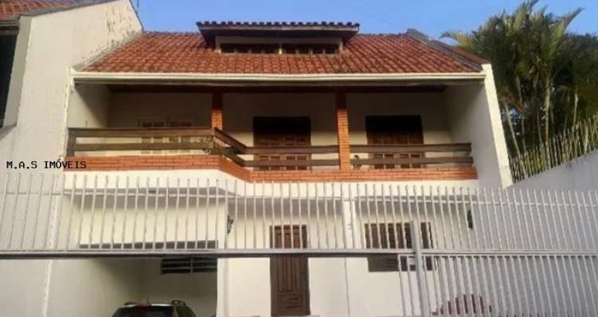 Sobrado em Condomínio Mobiliado para Venda em Curitiba, Guabirotuba, 3 dormitórios, 1 suíte, 3 banheiros, 7 vagas