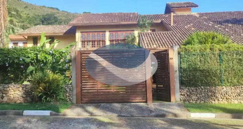 MINI MANSÃO ESPAÇOSA EM CONDOMÍNIO FECHADO PRÓXIMO A PRAIA! - CA-001_2-2377304