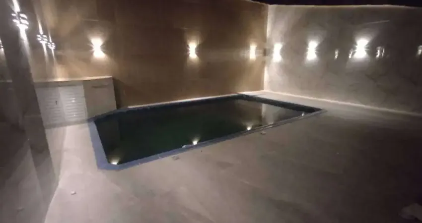 Casa isolada na praia grande,com piscina 2 quartos sendo 1 suite 3 garagem
