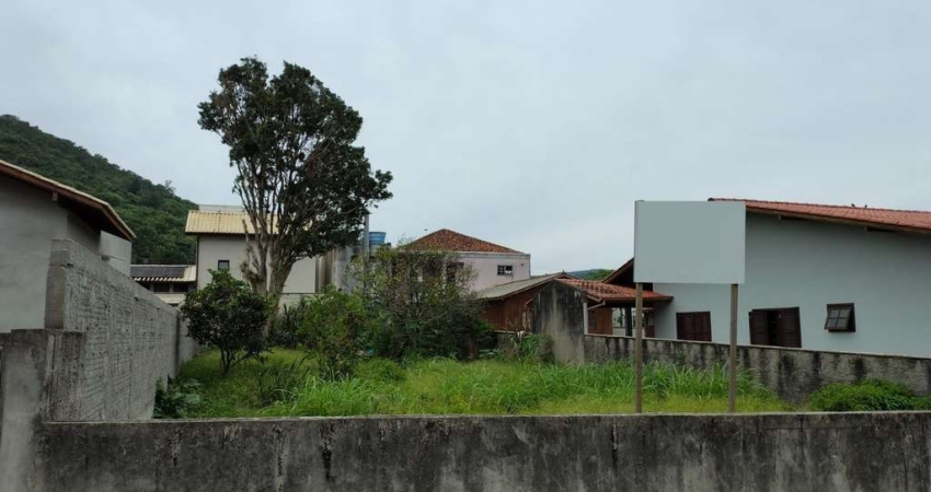 Terreno à venda na Rua Gécio de Souza e Silva, Sambaqui, Florianópolis