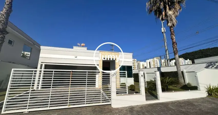 Casa com 3 quartos para alugar na Rua das Cacaueiros, 125, Pedra Branca, Palhoça
