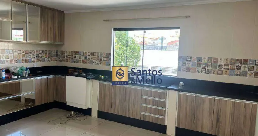 Casa com 2 dormitórios para alugar, 150 m² por R$ 2.570,00/mês - Parque Jaçatuba - Santo André/SP