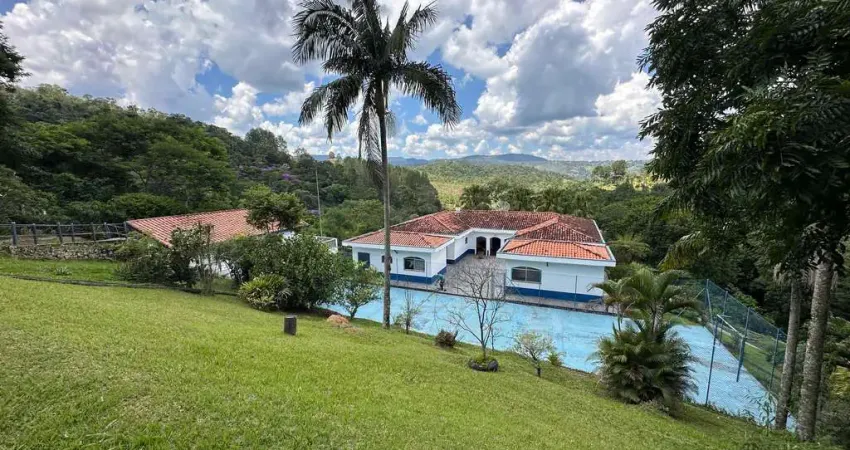 Chácara em Atibaia 7400mil m² estilo colonial em loteamento, 10 minutos da Fernão dias
