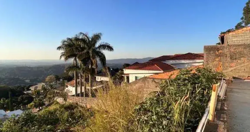 CASA À VENDA ( ALPES DE CAIEIRAS ) R$ 1.700.000,00 ACEITA FINANCIAMENTO