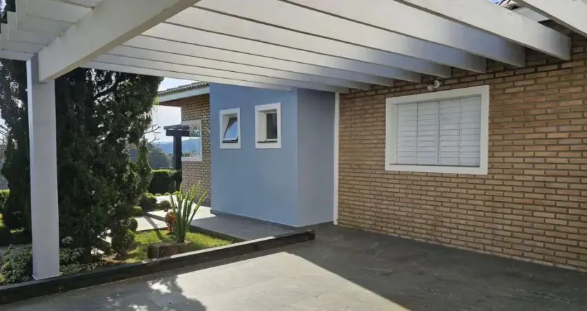 Linda casa térrea, com 3 suítes, no Condomínio Fechado Serra da Estrela