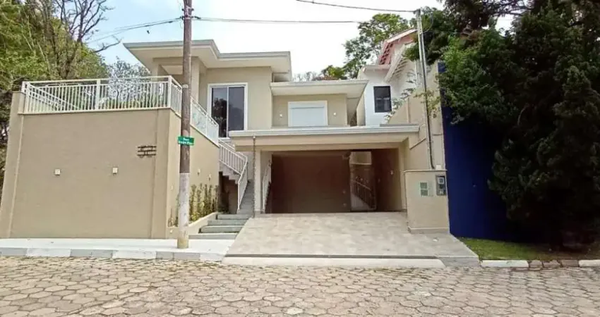 Casa de alto padrão de frente para o lago do condomínio reserva