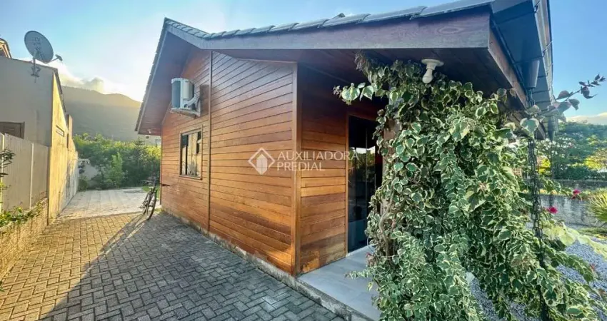 Casa com 2 quartos à venda na Rua Velho Leão do Mar, 44, Praia de Fora, Palhoça