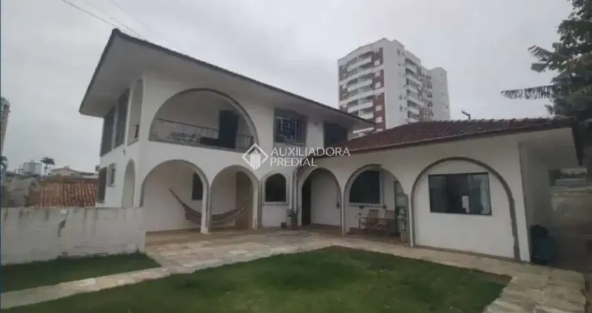 Casa com 5 quartos à venda na Rua Coronel Américo, 468, Barreiros, São José