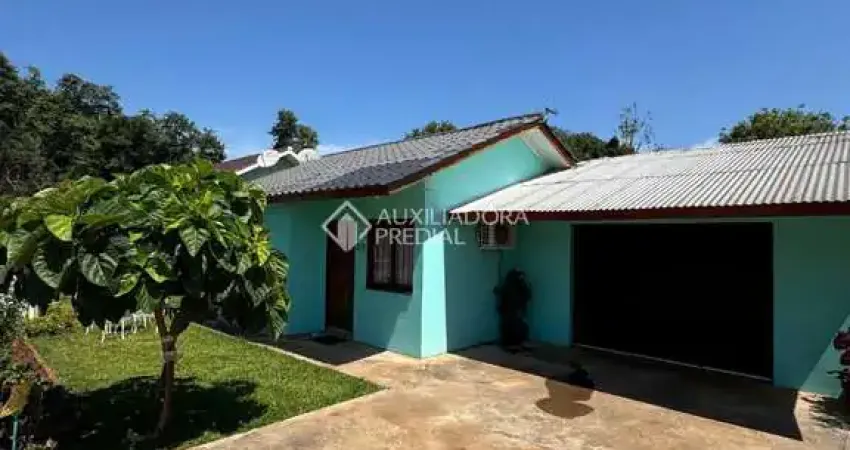 Casa com 2 quartos à venda na Bruno Crenio Zanatta, 55, Conventos, Lajeado