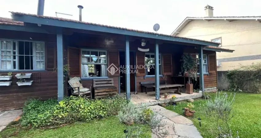 Casa com 3 quartos para alugar na João Simplã­cio, 201, Centro, Canela