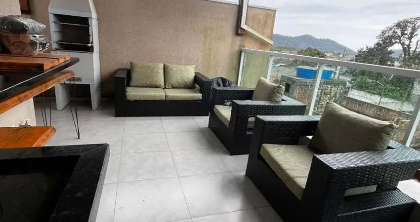 Triplex, 03 Q, 1 suíte, 3 anos (planejados e eletros), 04 ares cond. 800m Centro.