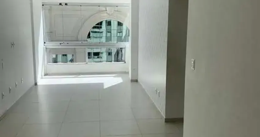 Apartamento com 3 quartos para alugar na Rua 3706, 90, Centro, Balneário Camboriú