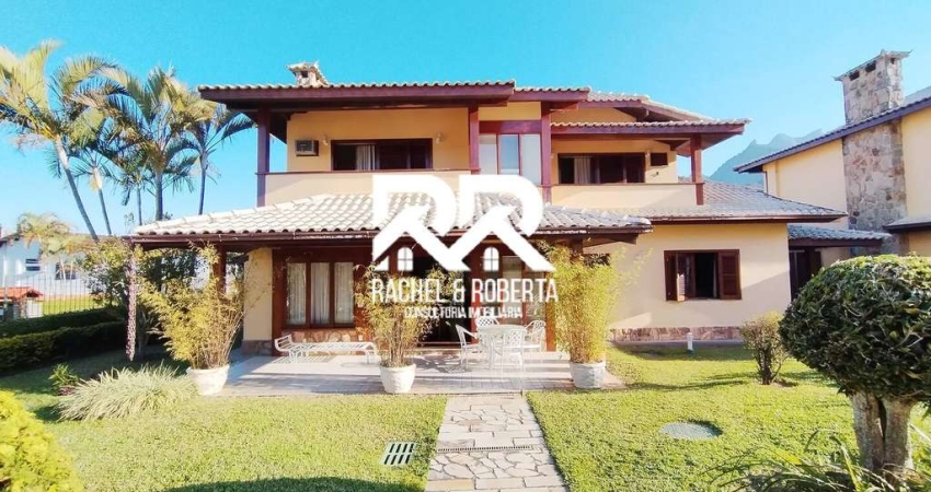 Casa maravilhosa em condomínio no Alto com infraestrutura