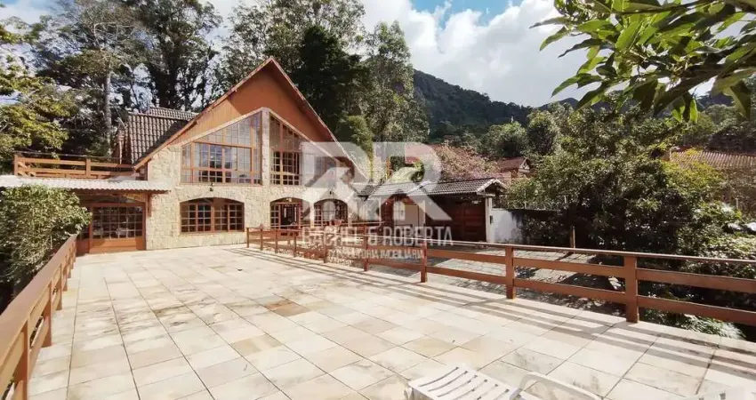 Casa em alto padrão com Cachoeira na Granja Guarani - Perfeita para Pousada